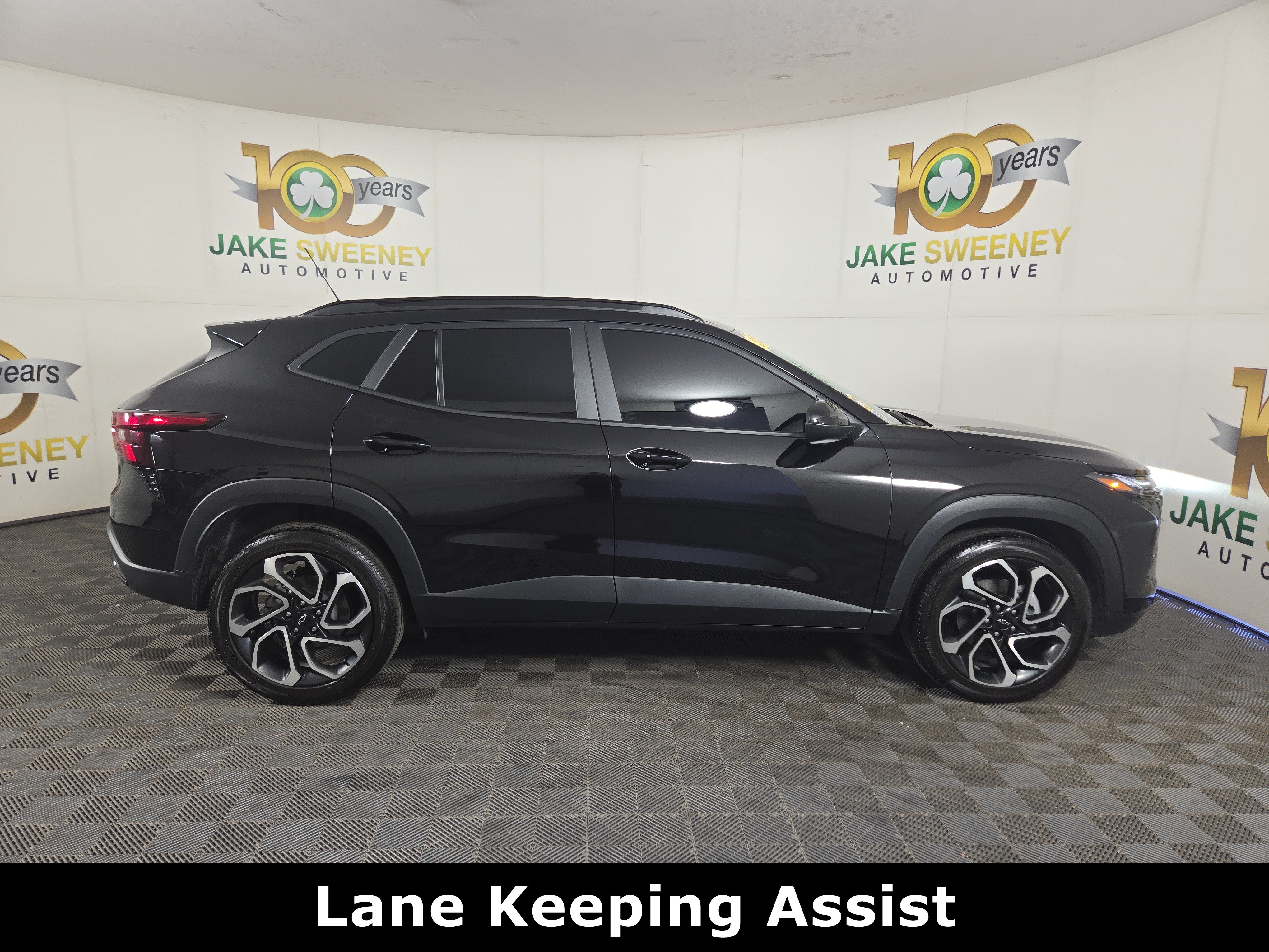 Used 2025 Chevrolet Trax RS w/ Sunroof Package FWD image 11