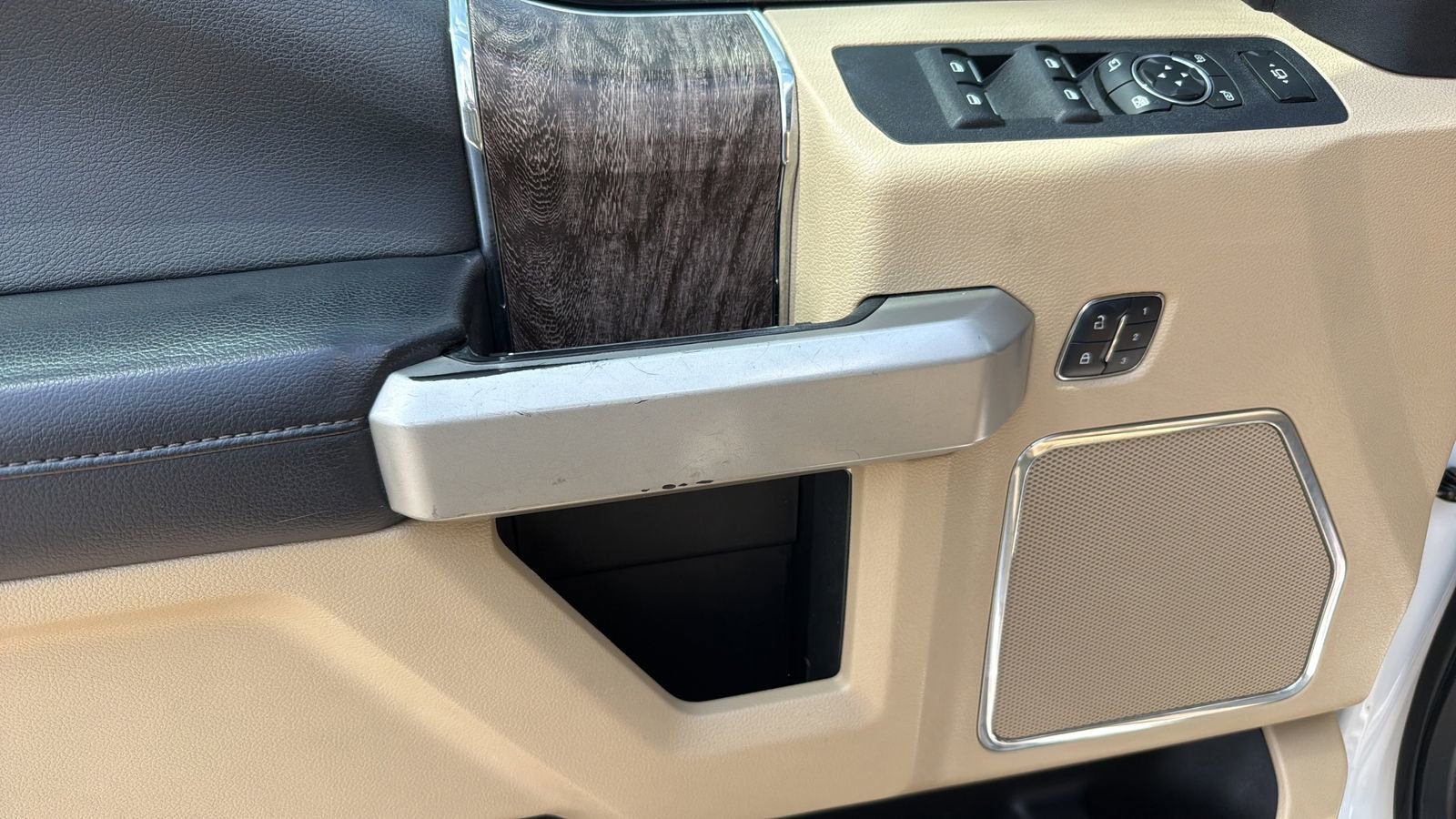 Used 2018 Ford F250 Lariat w/ Lariat Ultimate Package image 9