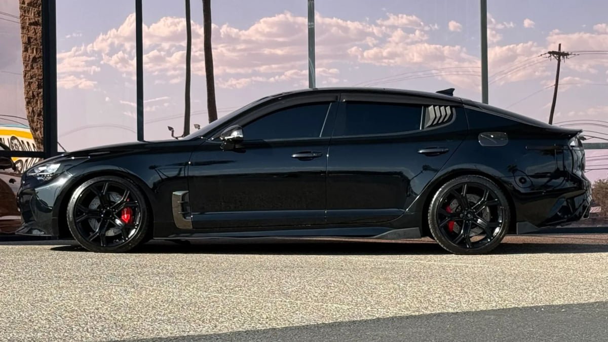 Used 2020 Kia Stinger GT1 RWD image 5