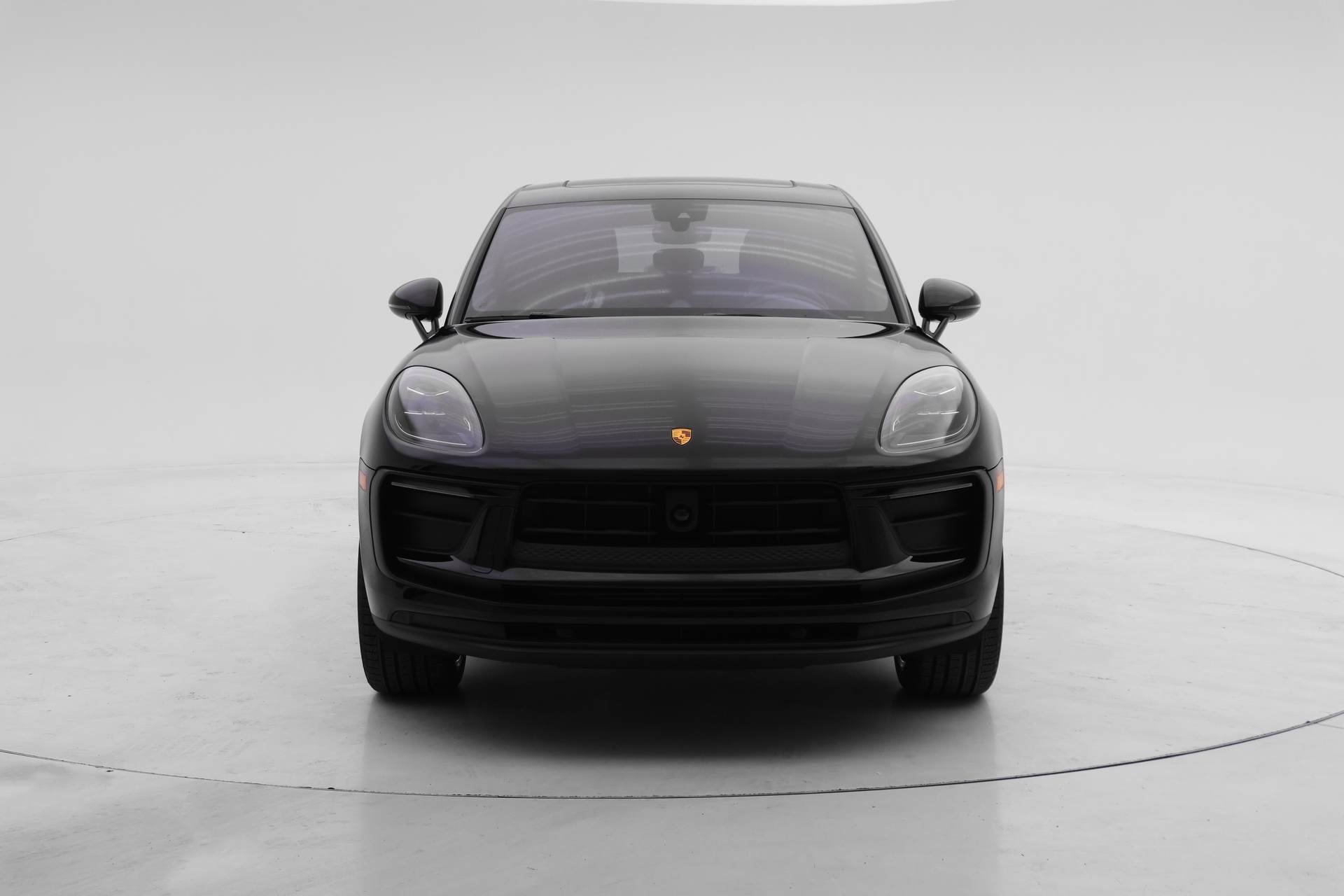 Used 2025 Porsche Macan image 8