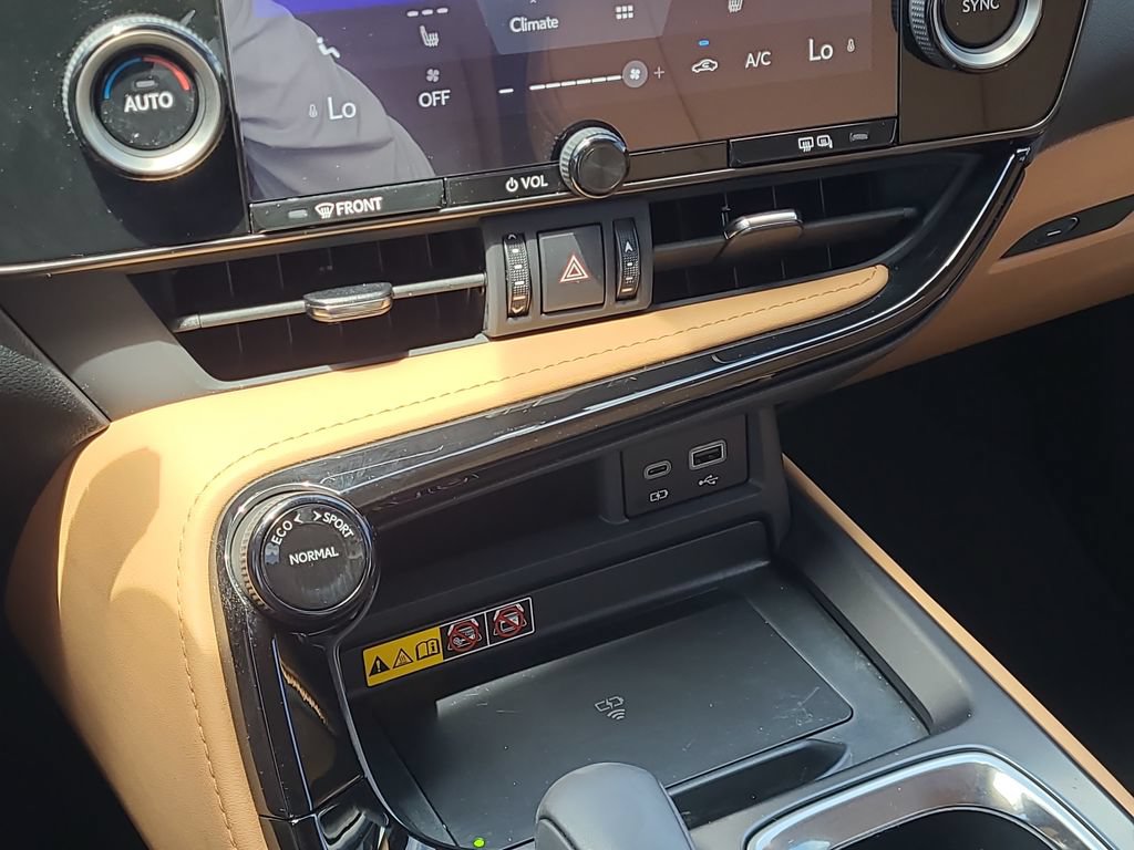 Used 2025 Lexus NX 250 FWD w/ Towing Package (2000 Lbs) image 15