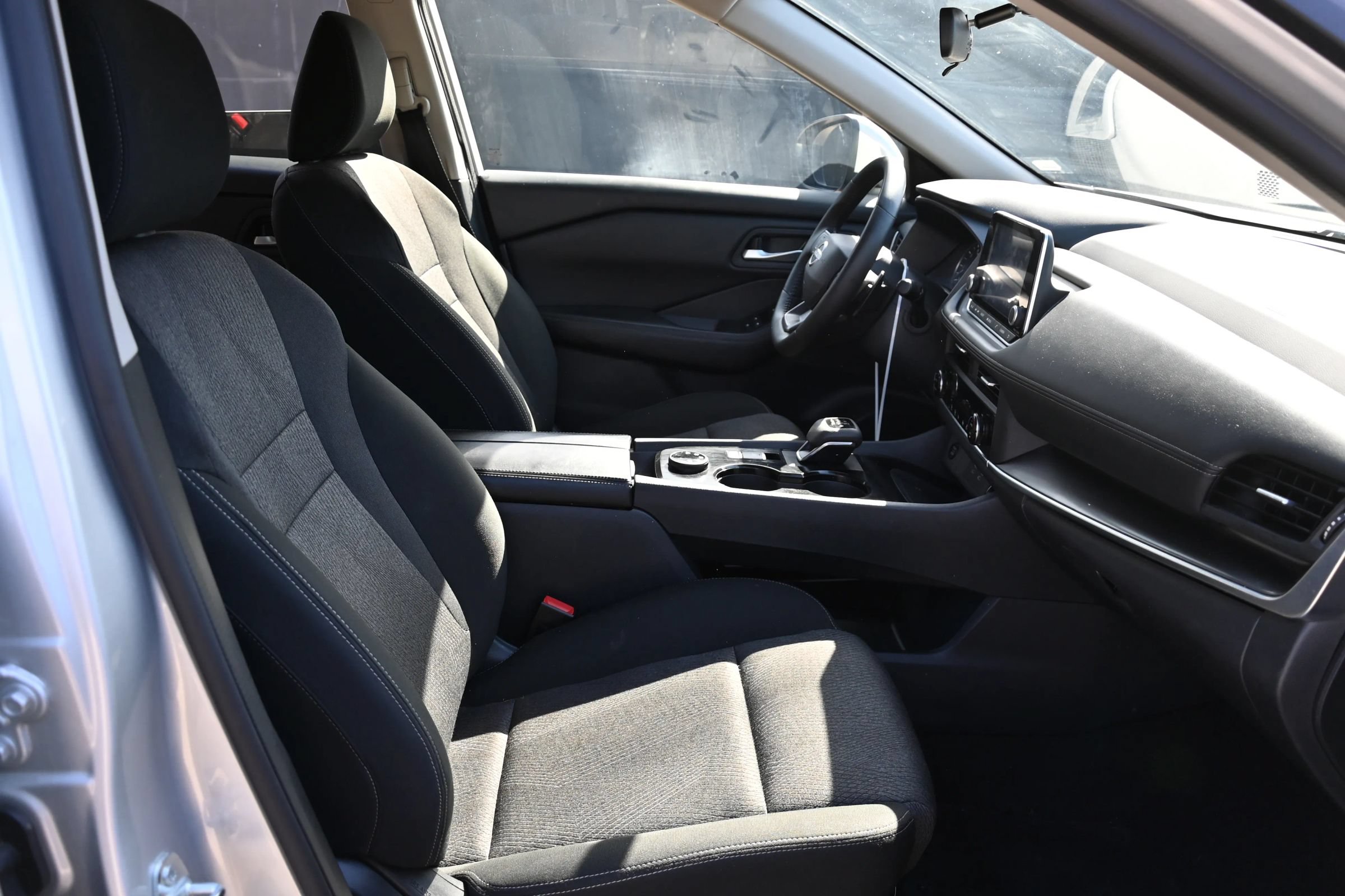Used 2025 Nissan Rogue SV AWD/4WD image 14