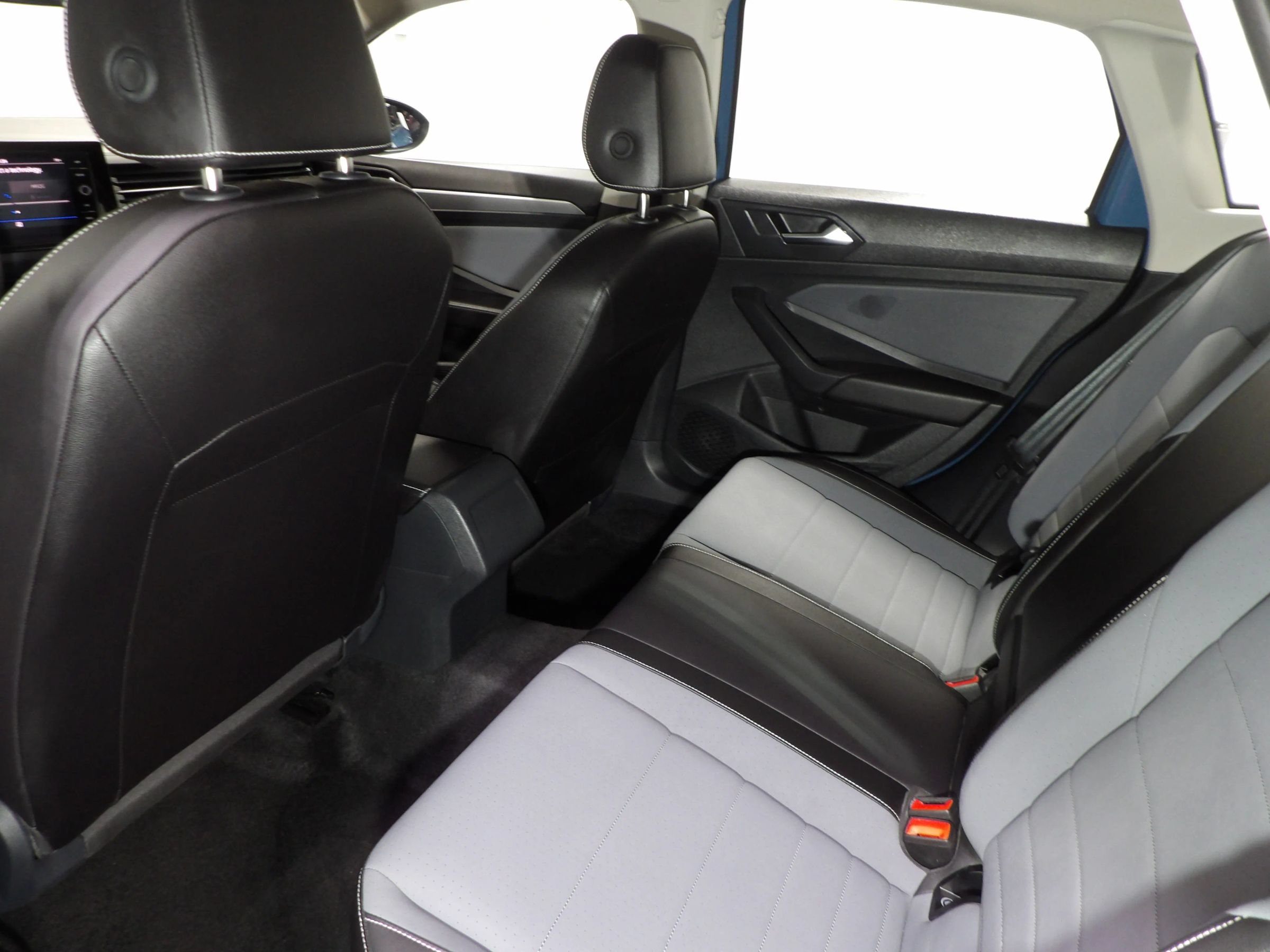 Used 2026 Volkswagen Jetta SE FWD image 13