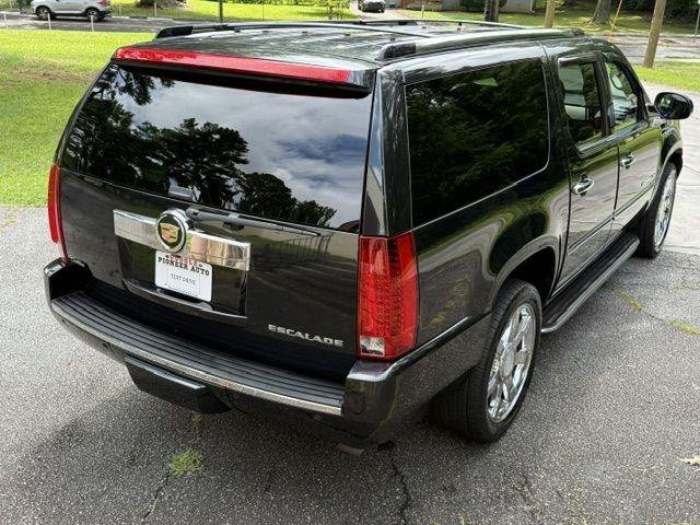 Used 2013 Cadillac Escalade ESV Luxury AWD/4WD image 30