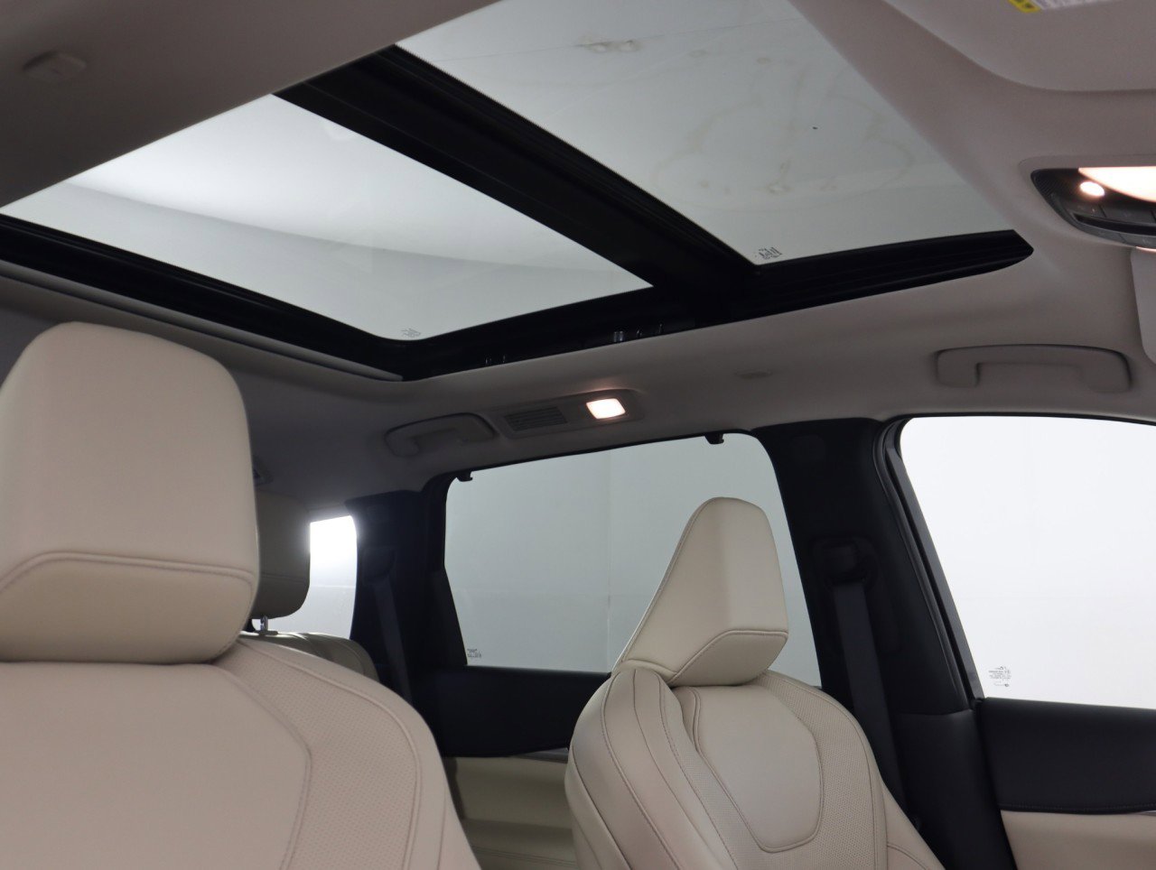 Used 2025 INFINITI QX60 Sensory w/ Vision Package image 13