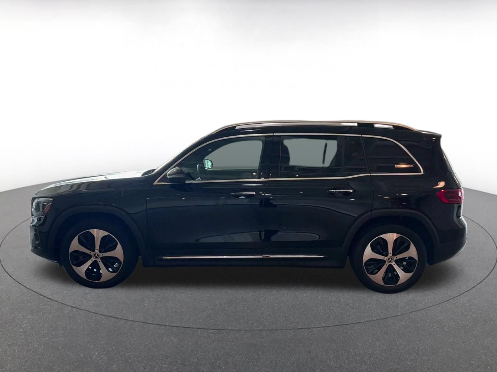 Used 2025 Mercedes-Benz GLB 250 image 8