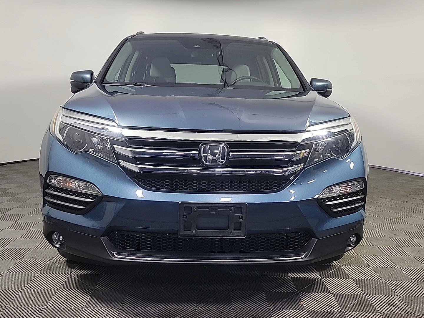 Certified 2017 Honda Pilot Touring image 14
