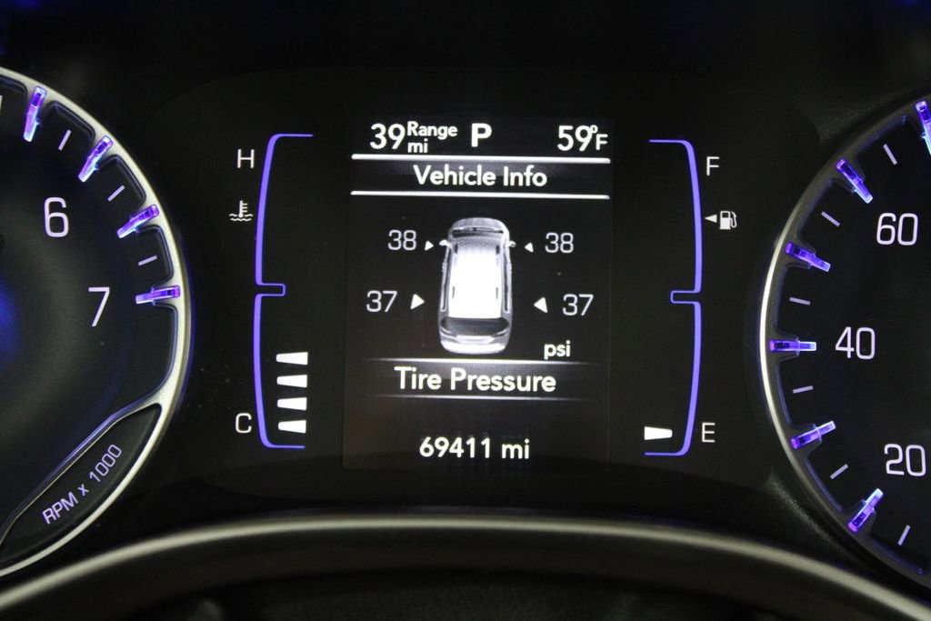 Used 2023 Chrysler Voyager LX image 32