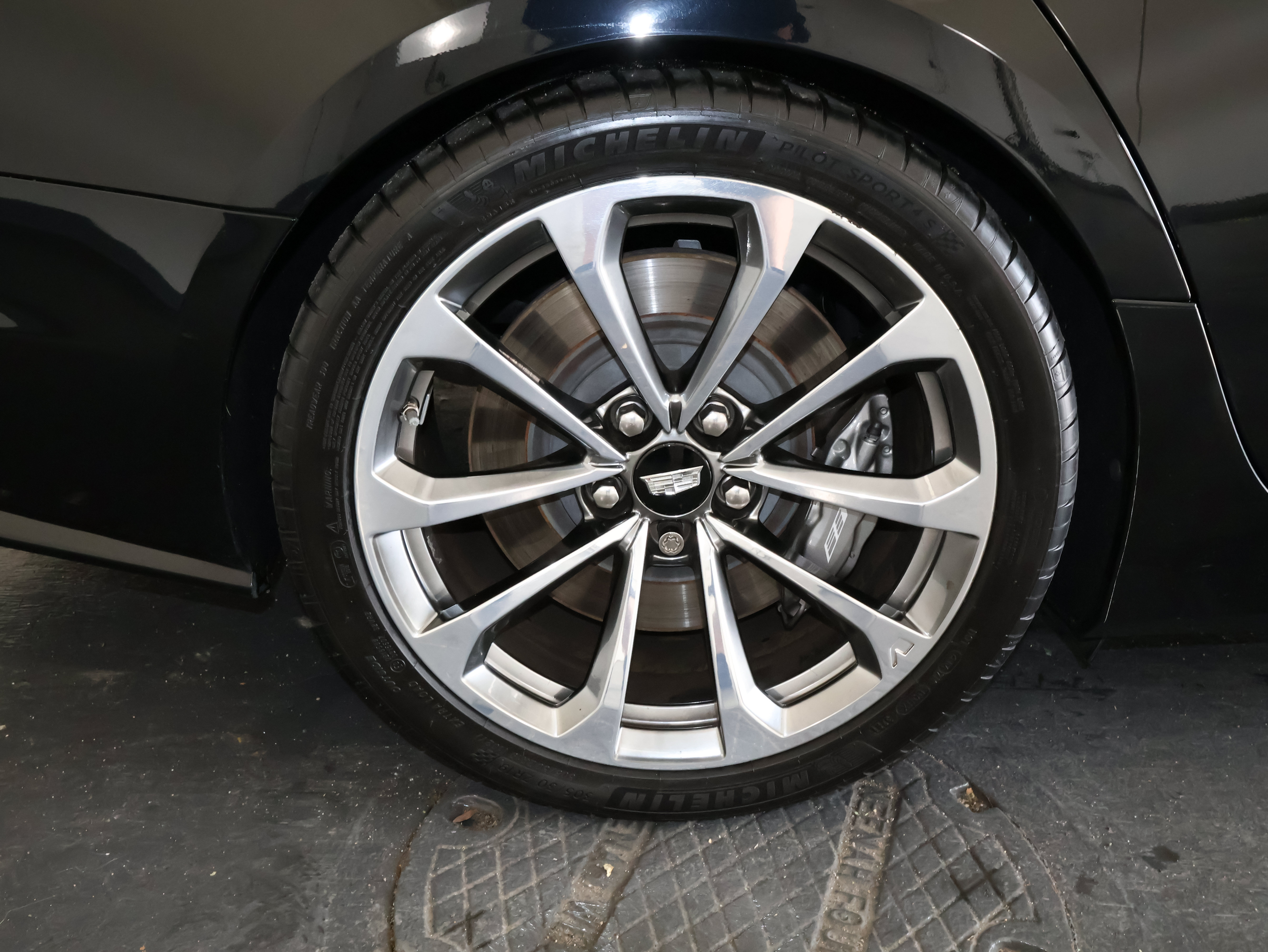 Used 2019 Cadillac CTS V w/ Luxury Package RWD image 40
