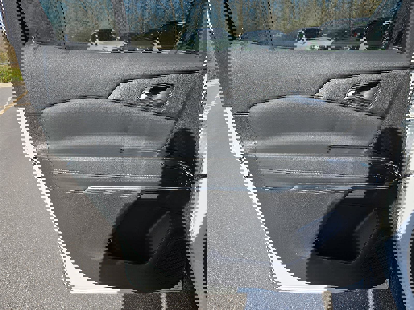 Used 2025 Chevrolet Traverse LT image 11