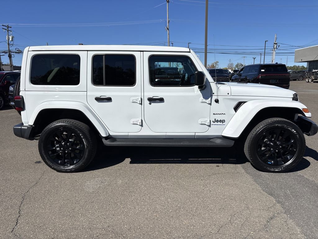 Used 2023 Jeep Wrangler Unlimited Sahara w/ Cold Weather Group image 7