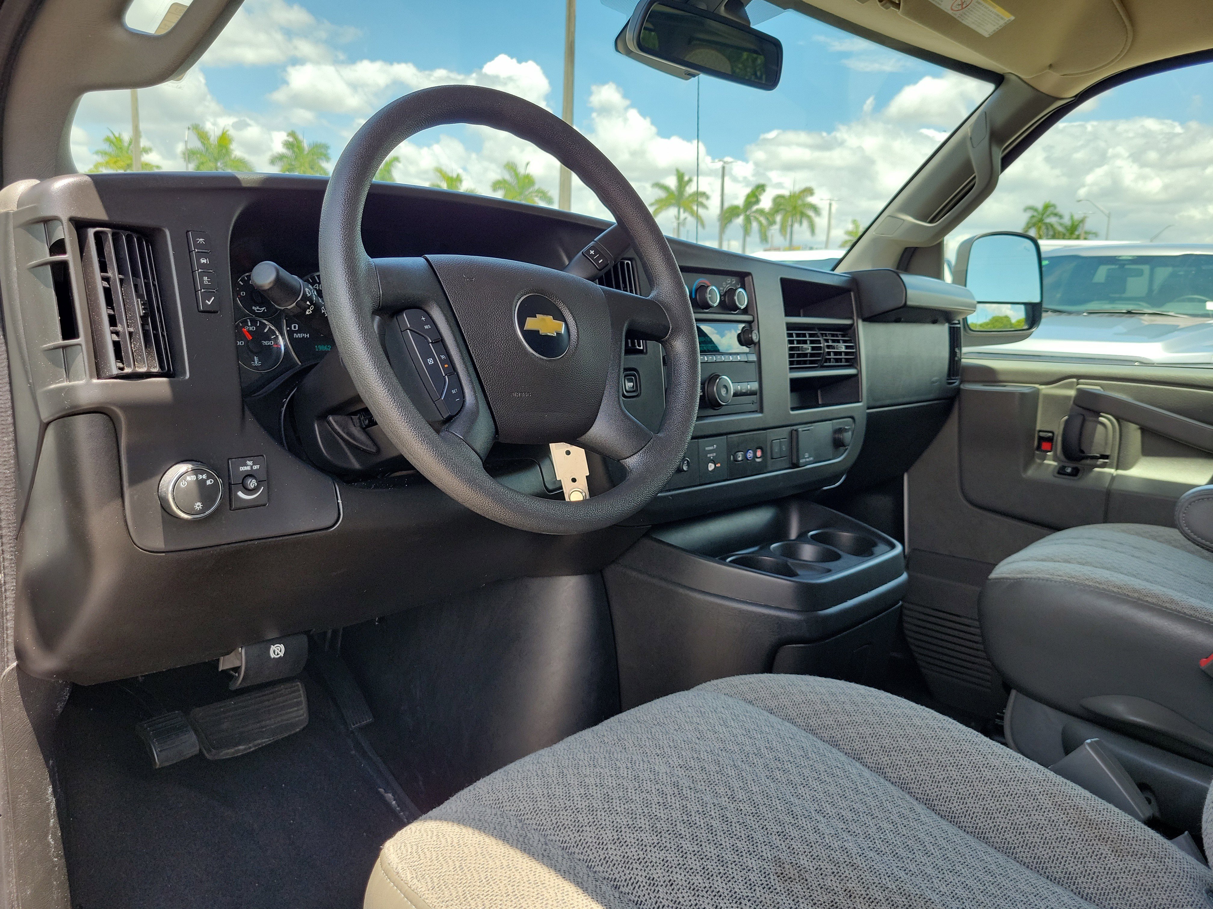 Used 2025 Chevrolet Express 3500 LT w/ LT Preferred Equipment Group RWD image 9