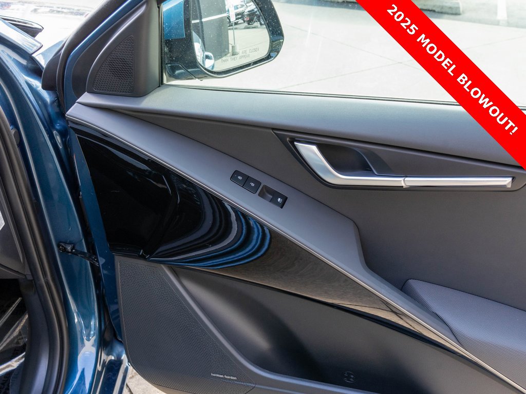 New 2025 Kia Niro SX Touring image 9