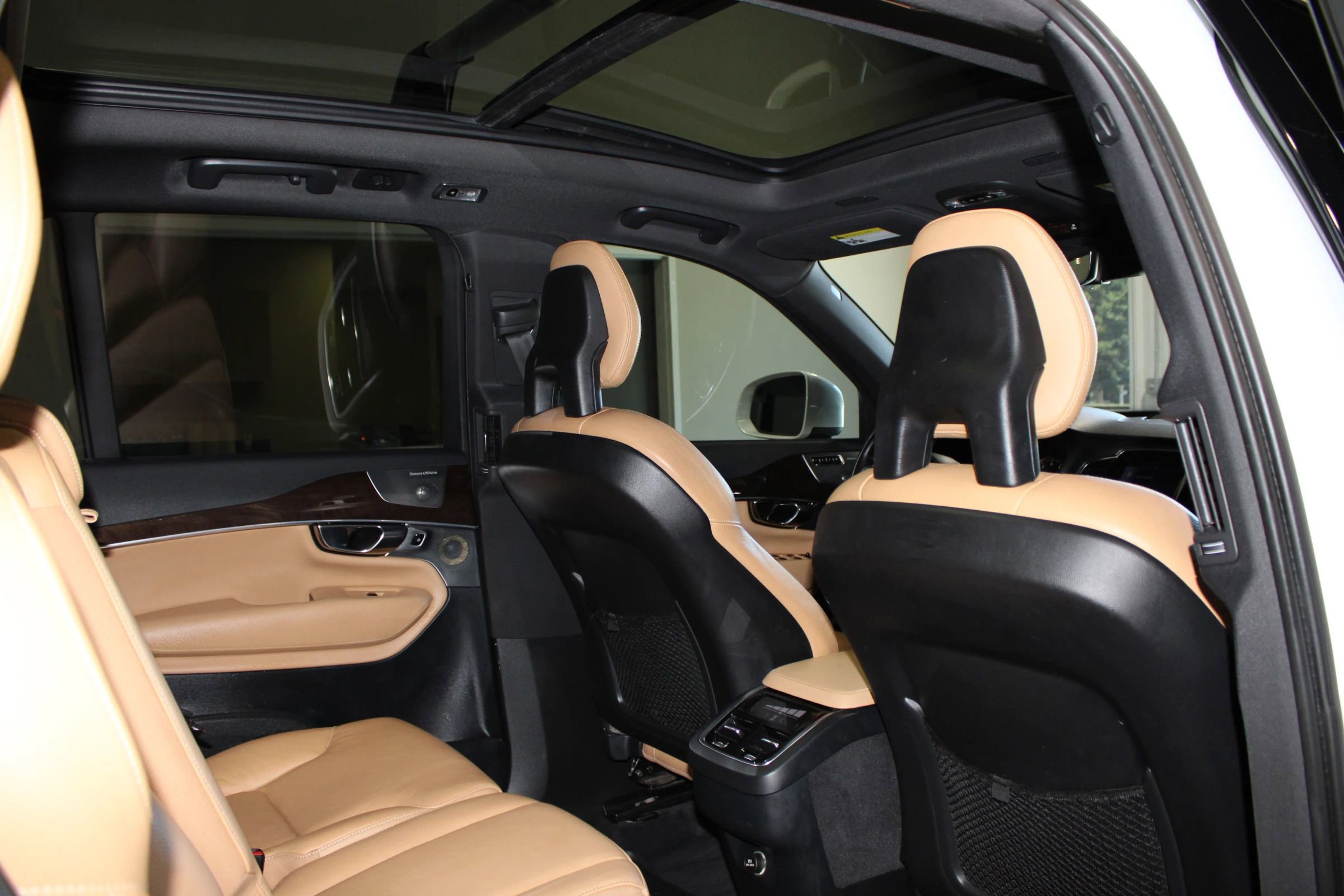 Used 2017 Volvo XC90 T6 Momentum w/ Vision Package AWD/4WD image 40