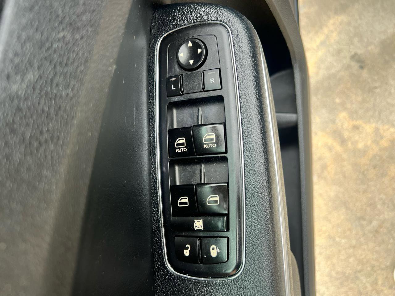 Used 2016 Chrysler 300 C AWD/4WD image 14