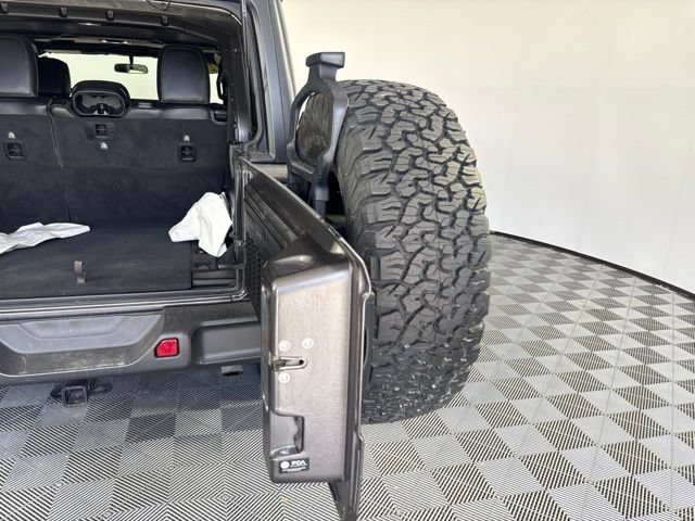 Used 2021 Jeep Wrangler Unlimited Rubicon w/ Cold Weather Group AWD/4WD image 24