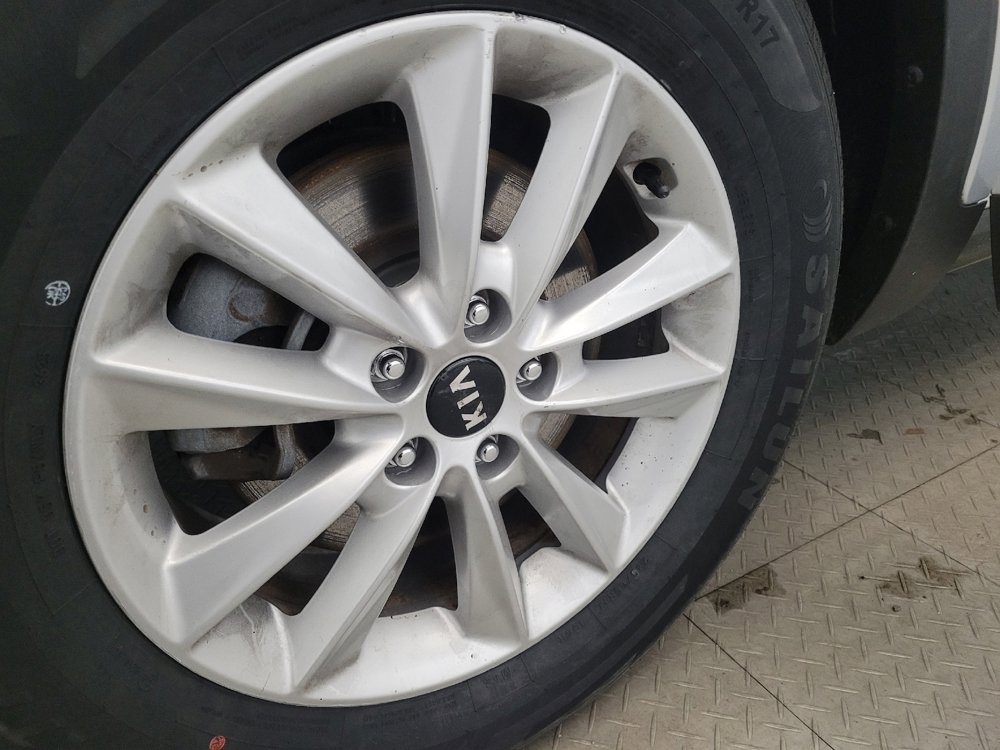 Used 2019 Kia Sorento LX image 31