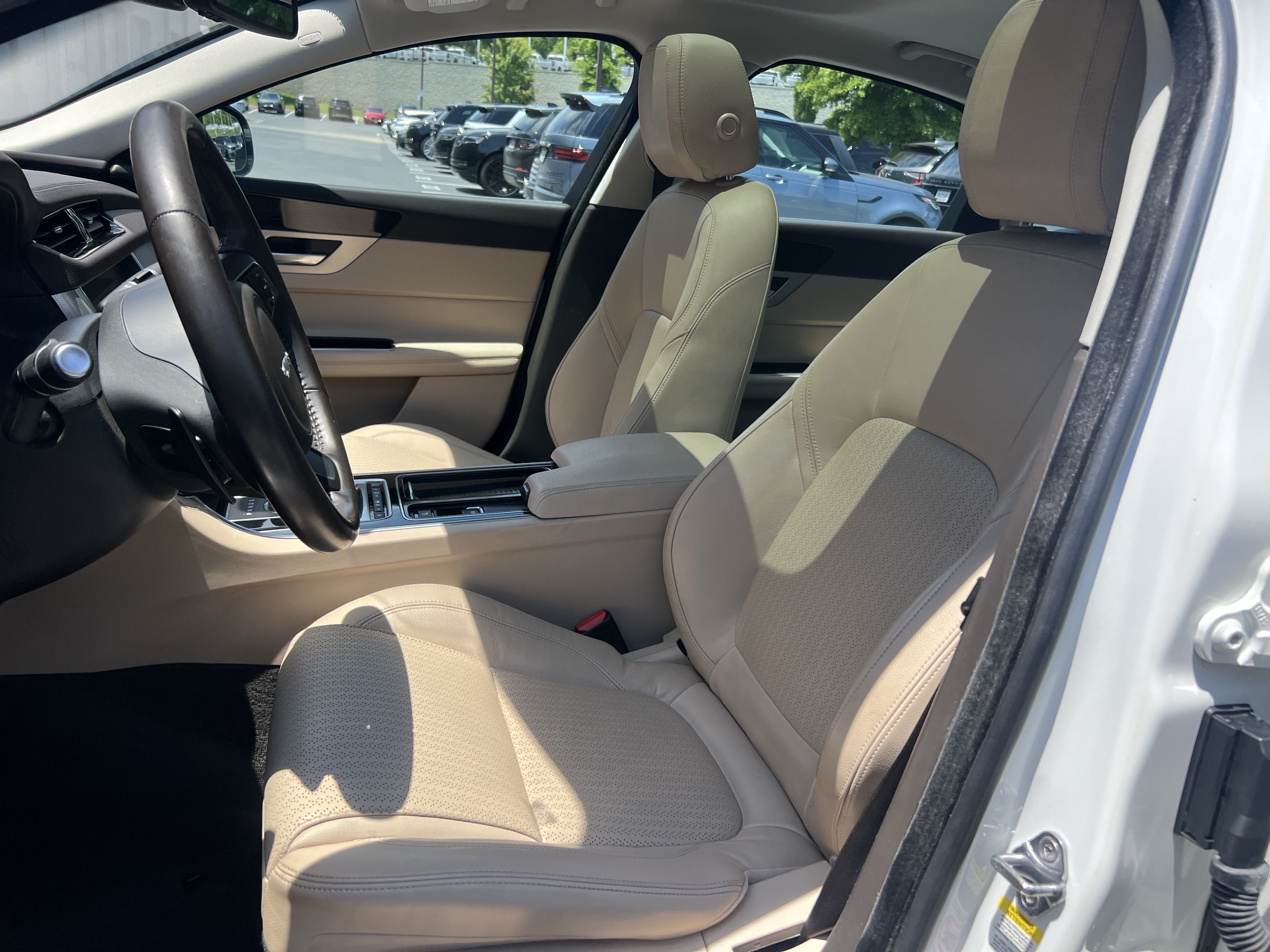 Used 2017 Jaguar XF Prestige RWD image 18