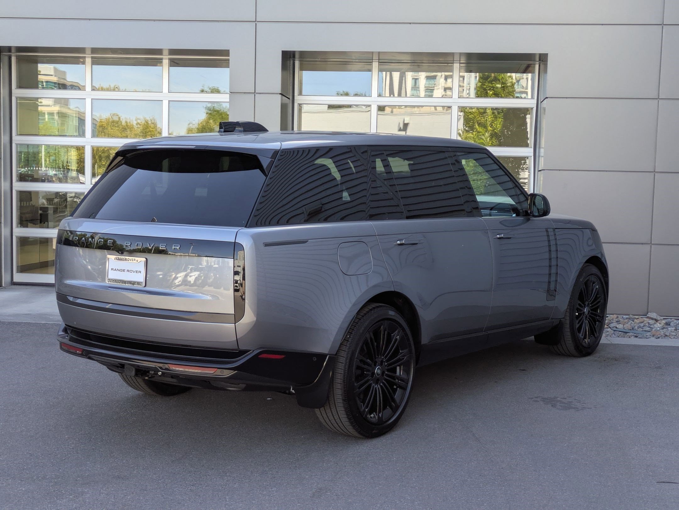 New 2025 Land Rover Range Rover Long Wheelbase SE image 5