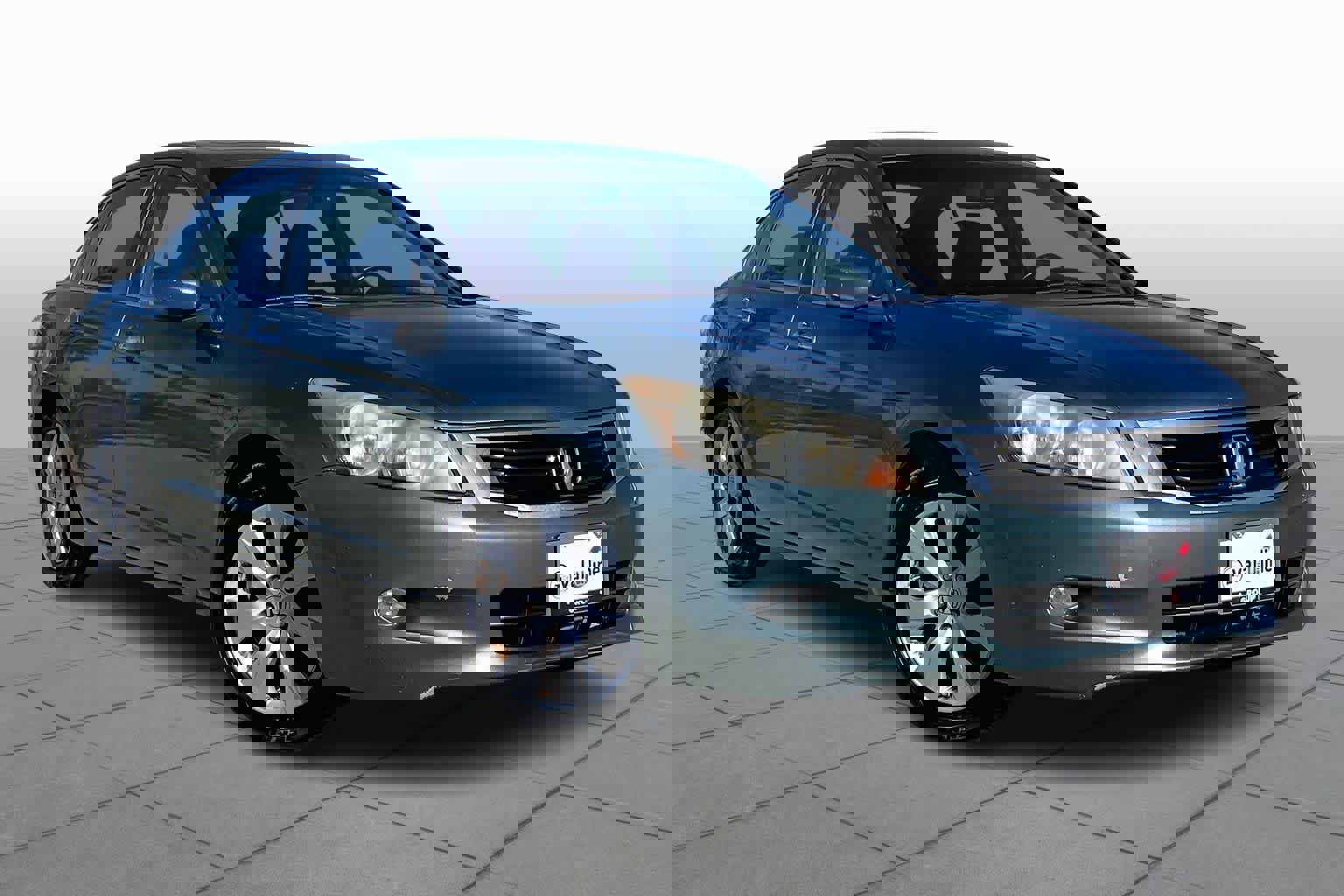 Used 2010 Honda Accord EX-L image 2