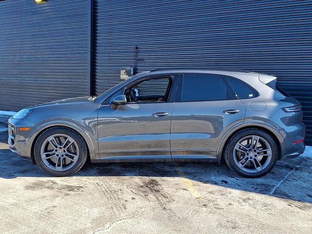 New 2025 Porsche Cayenne Turbo image 2