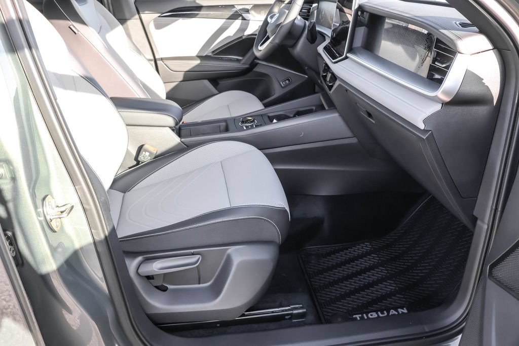 New 2026 Volkswagen Tiguan SE R-Line AWD/4WD image 42