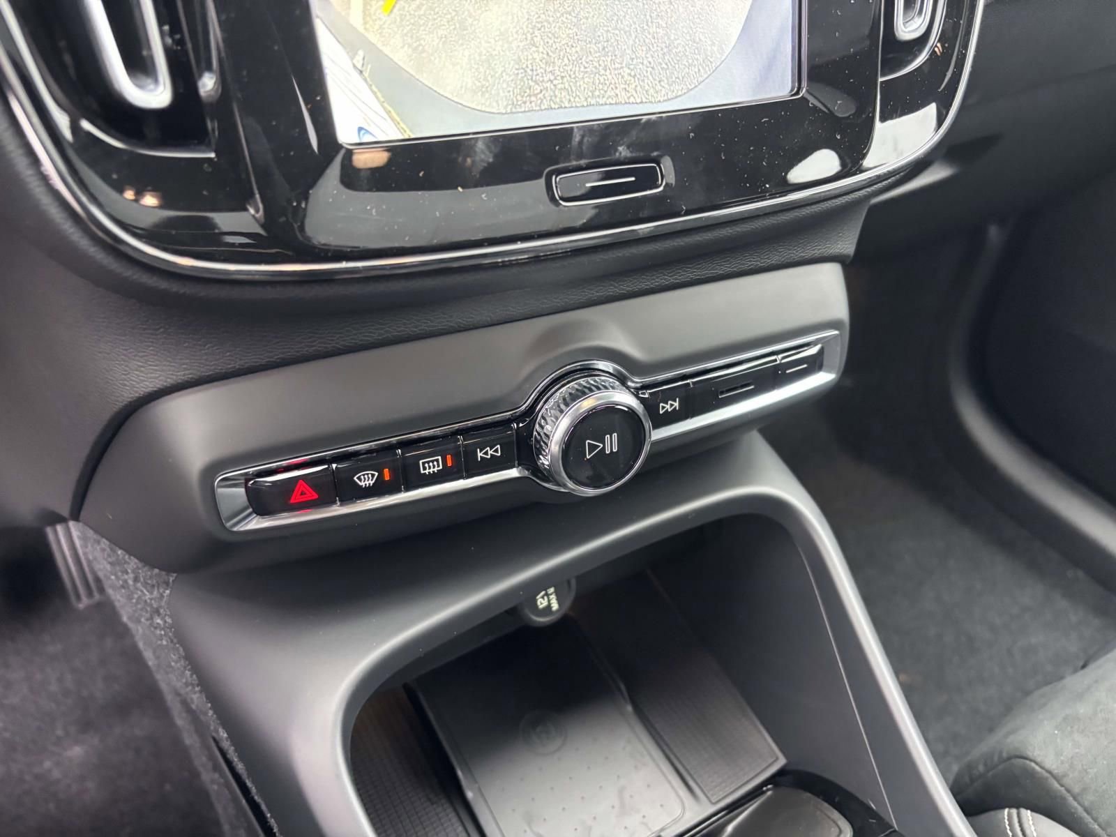 New 2026 Volvo XC40 B5 Ultra w/ Protection Package Premier image 21