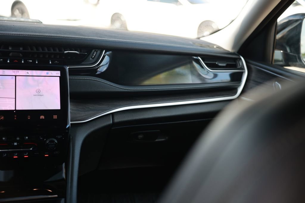 Used 2024 Jeep Grand Cherokee Limited 4xe w/ Luxury Tech Group II image 29