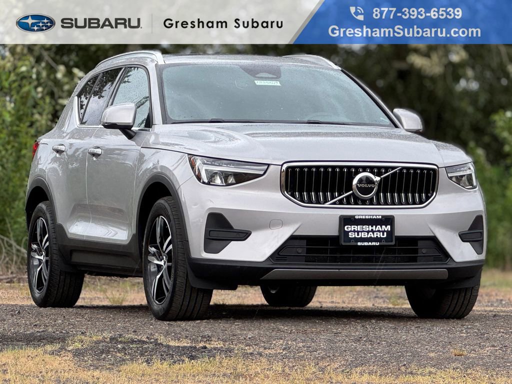 Used 2024 Volvo XC40 B5 Core AWD/4WD image 1