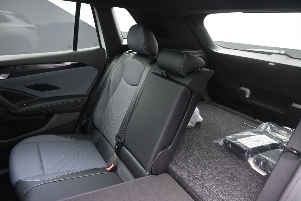New 2026 Volkswagen Tiguan SE R-Line FWD image 22