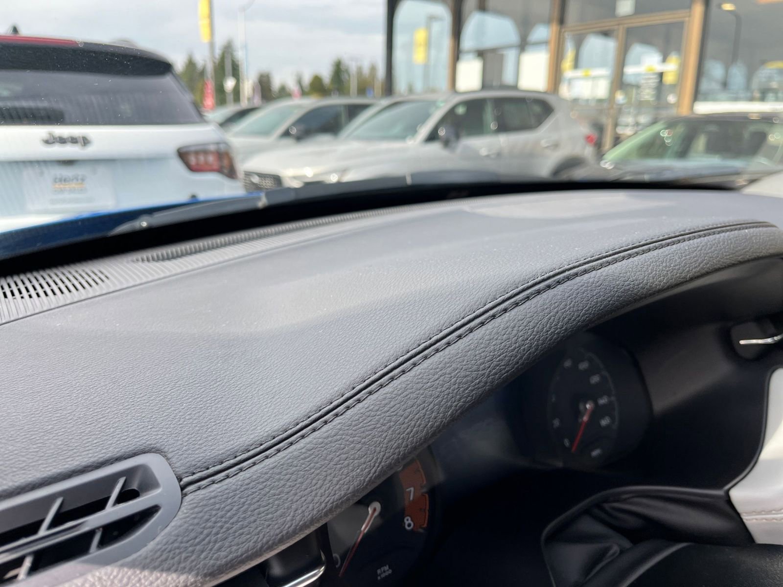 Used 2025 Jeep Compass Limited image 34