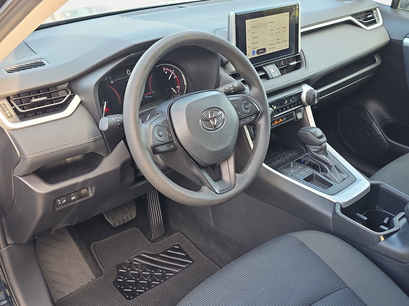 Used 2025 Toyota RAV4 LE image 15