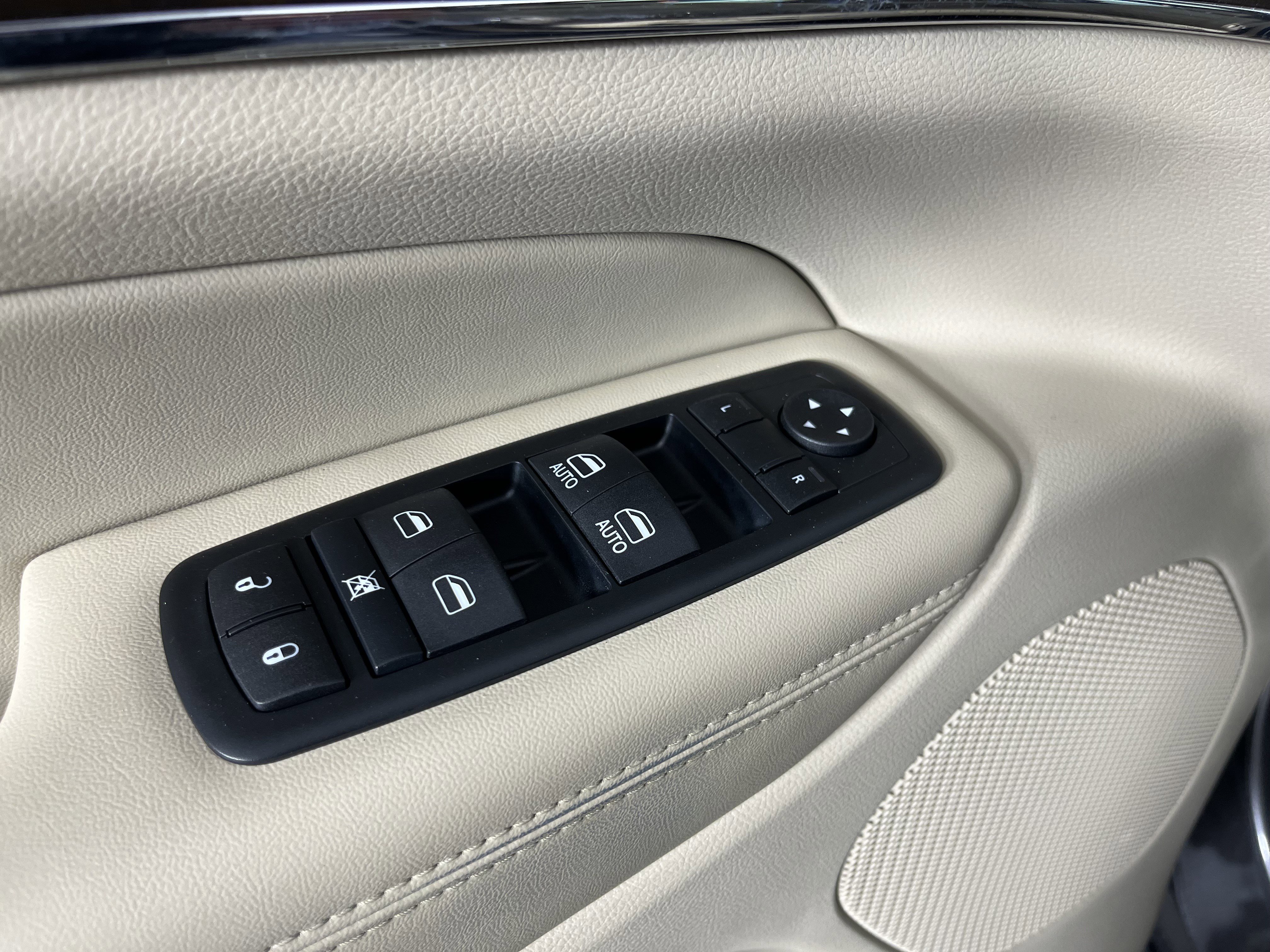 Used 2015 Jeep Grand Cherokee Limited w/ Trailer Tow Group IV image 19