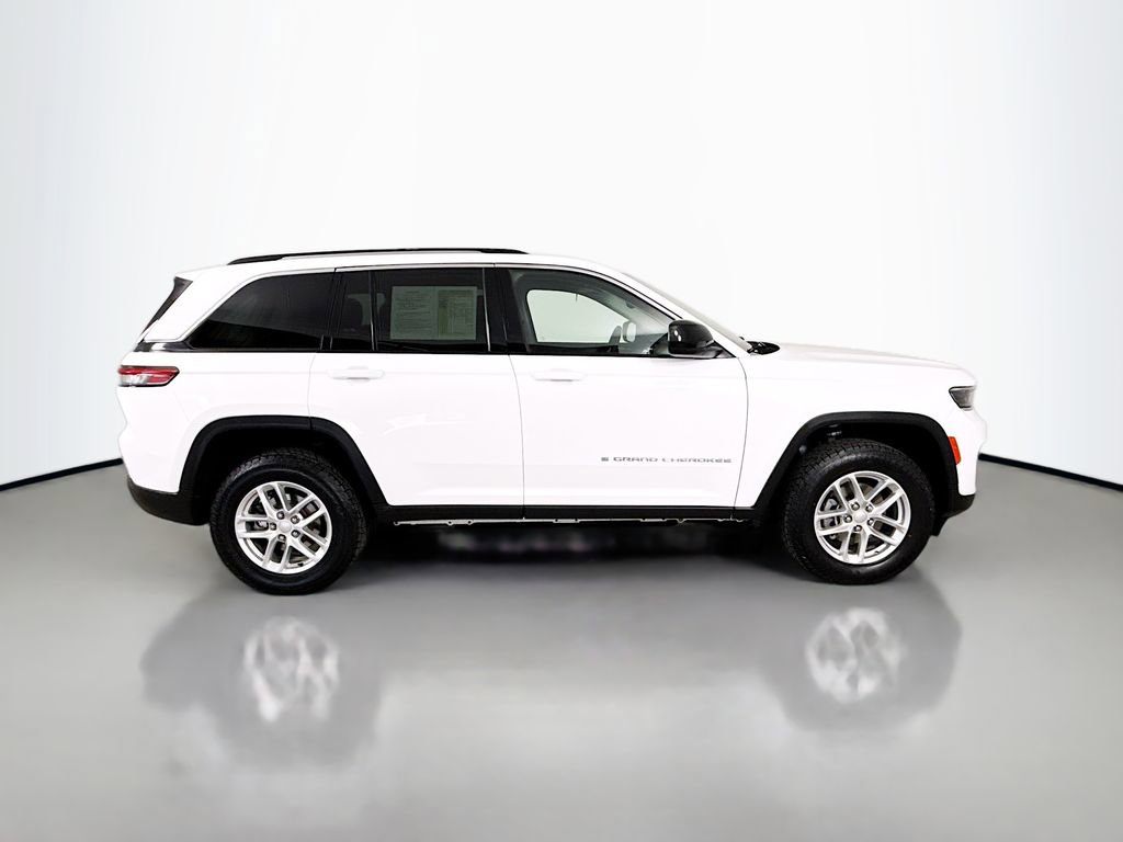 Used 2023 Jeep Grand Cherokee Laredo w/ Luxury Tech Group I AWD/4WD image 9