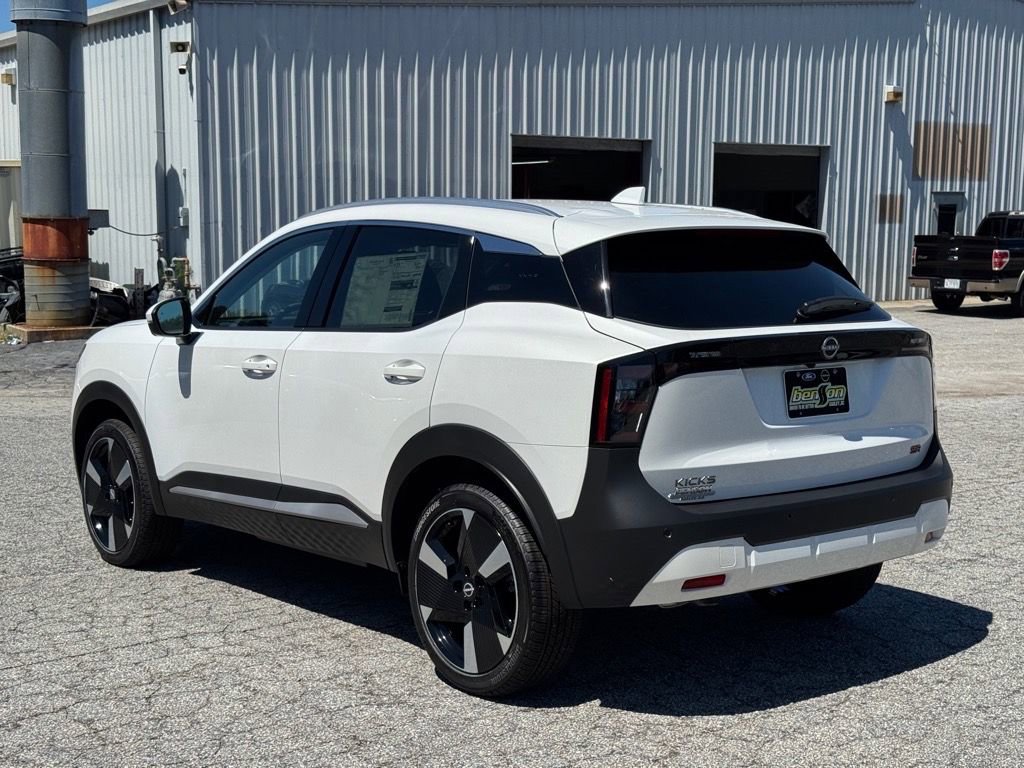 New 2025 Nissan Kicks SR FWD image 5