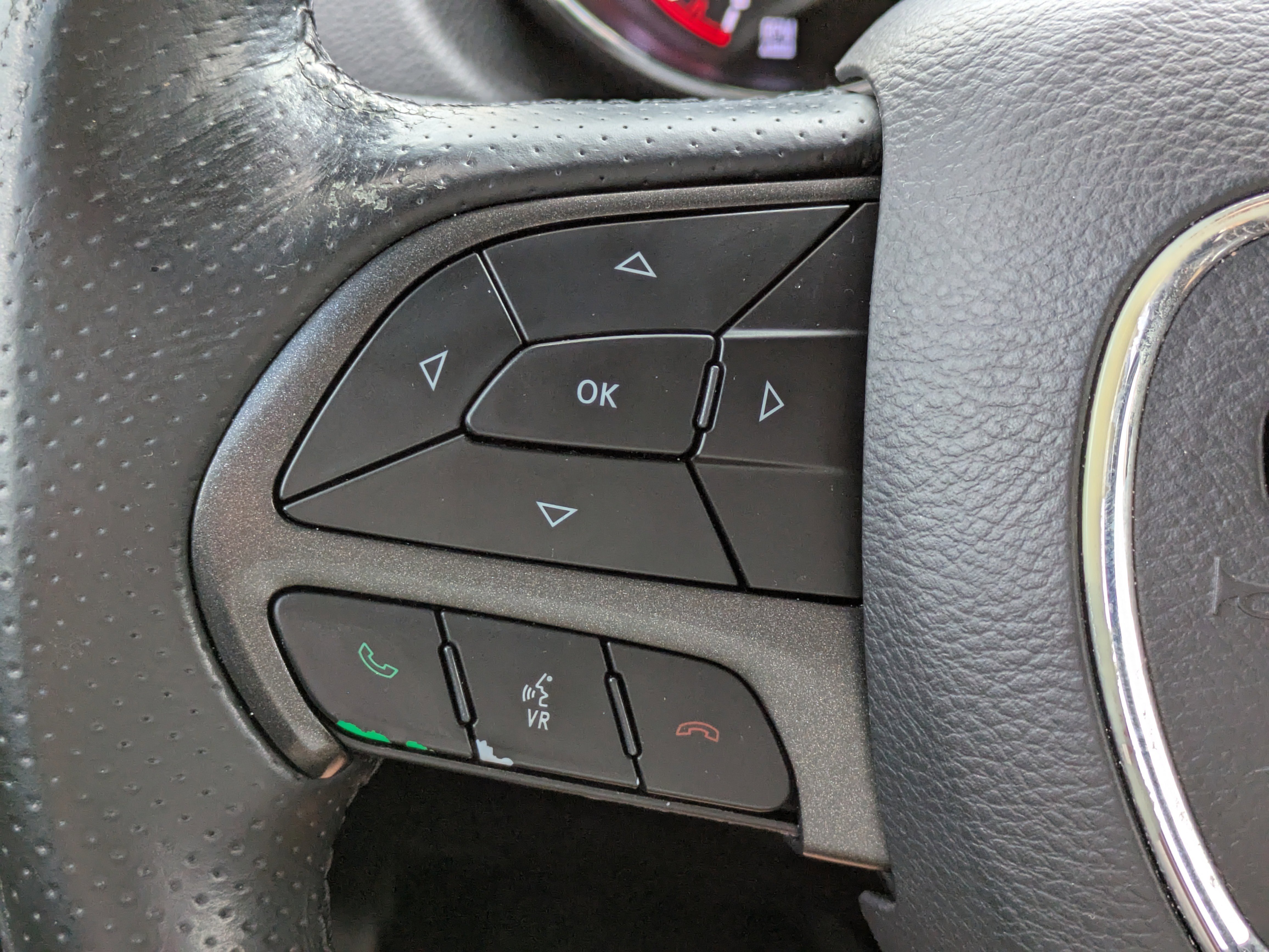 Used 2018 Dodge Durango SXT w/ 3rd Row Seating Group RWD image 21