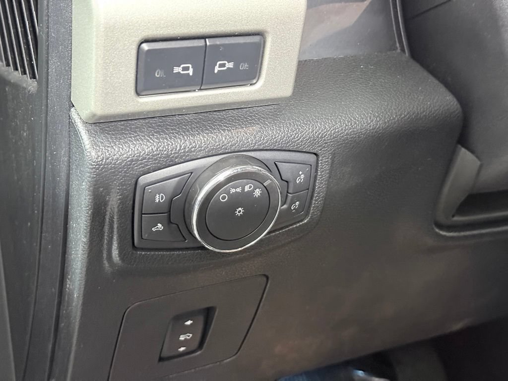 Used 2016 Ford F150 Lariat w/ Equipment Group 502A Luxury AWD/4WD image 17