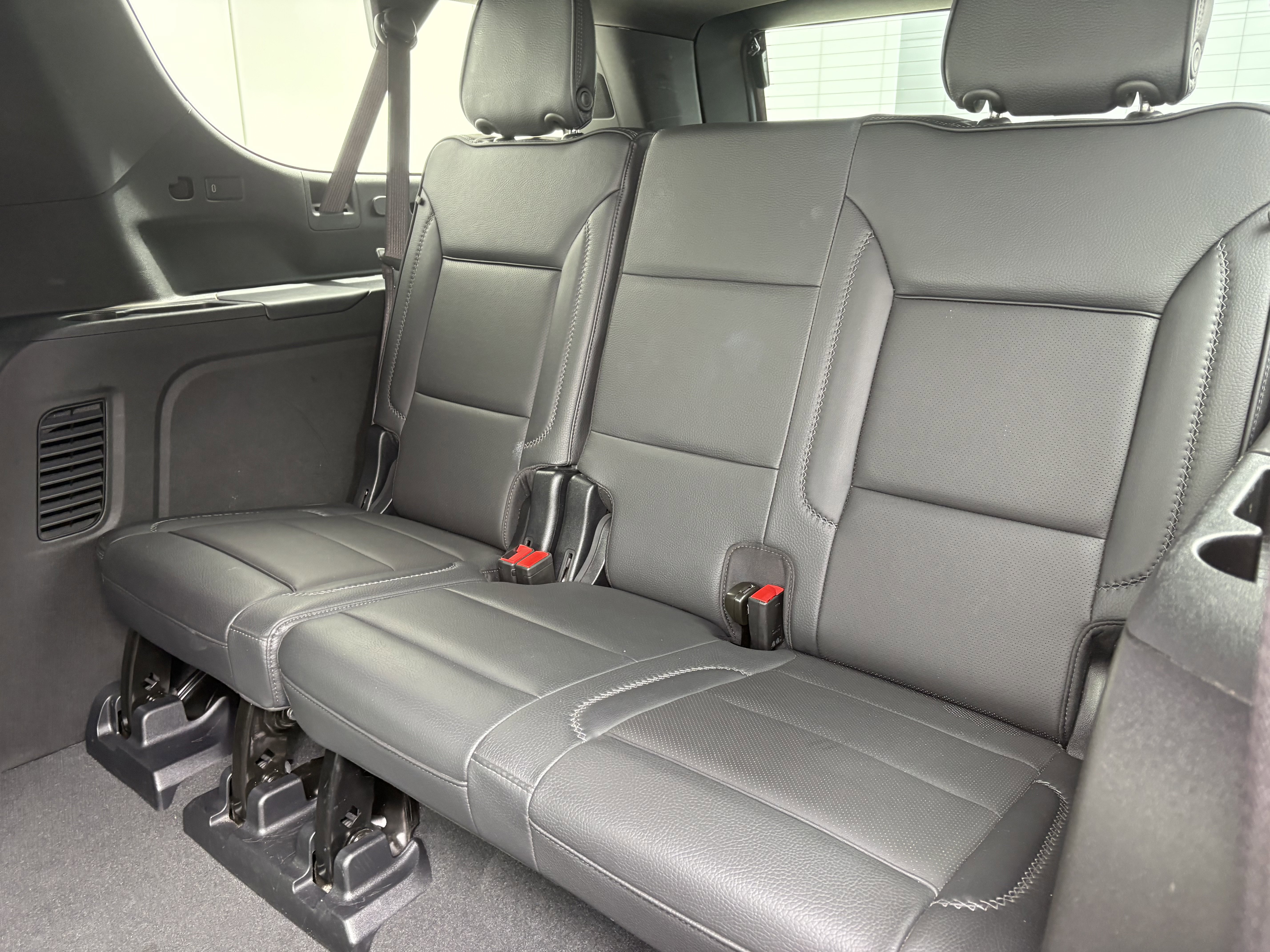 Used 2025 GMC Yukon XL Denali AWD/4WD image 13
