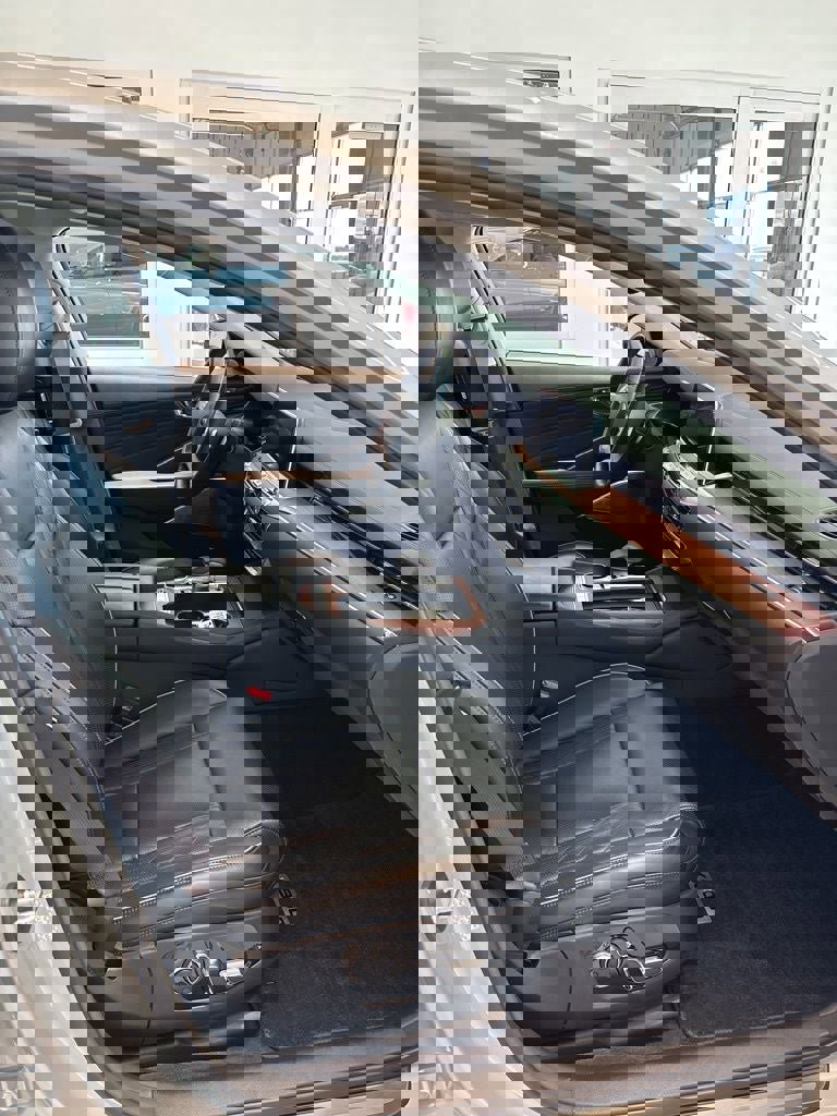 Used 2020 Kia K900 Luxury image 28