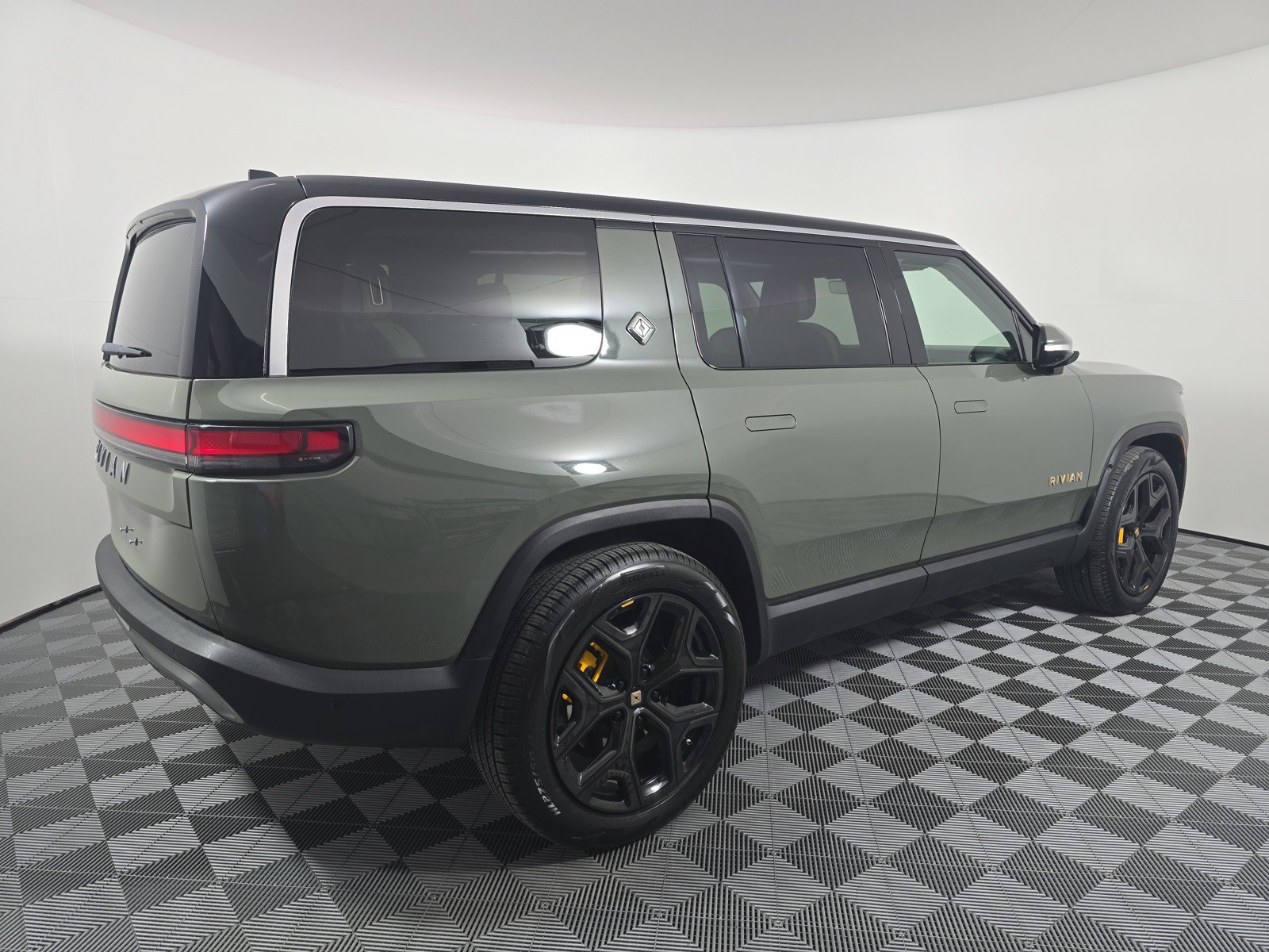Used 2023 Rivian R1S Launch Edition AWD/4WD image 5