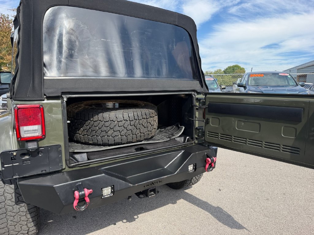 Used 2015 Jeep Wrangler Unlimited Sahara w/ Dual Top Group AWD/4WD image 18