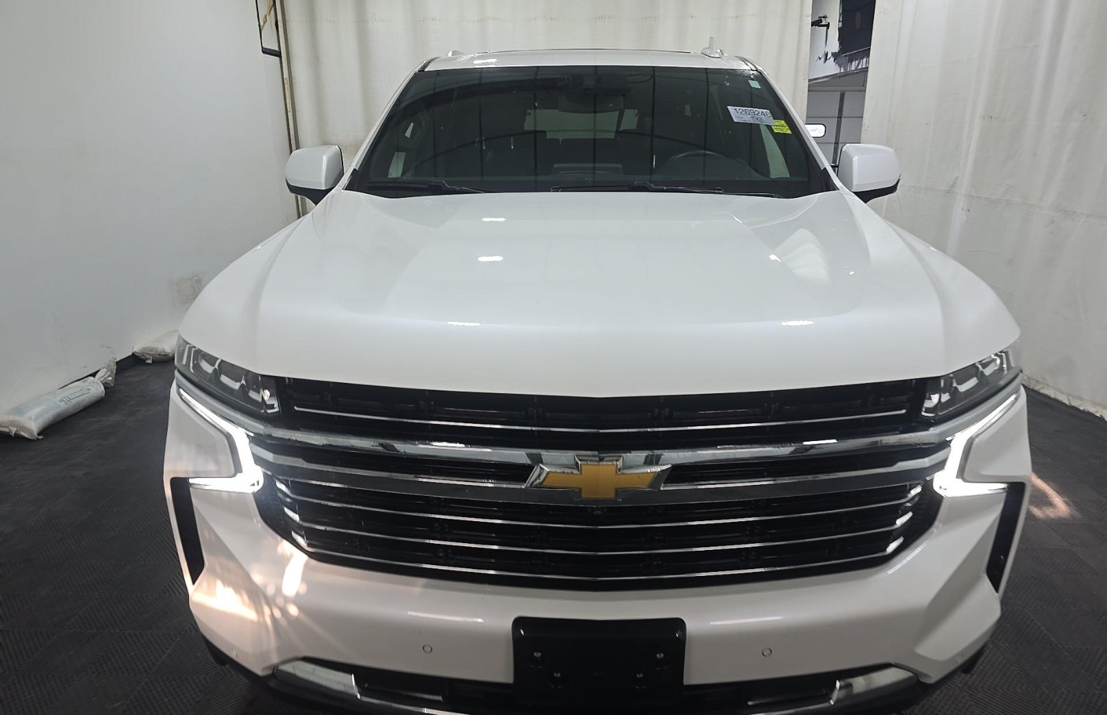 Used 2023 Chevrolet Suburban LT w/ Luxury Package AWD/4WD image 2