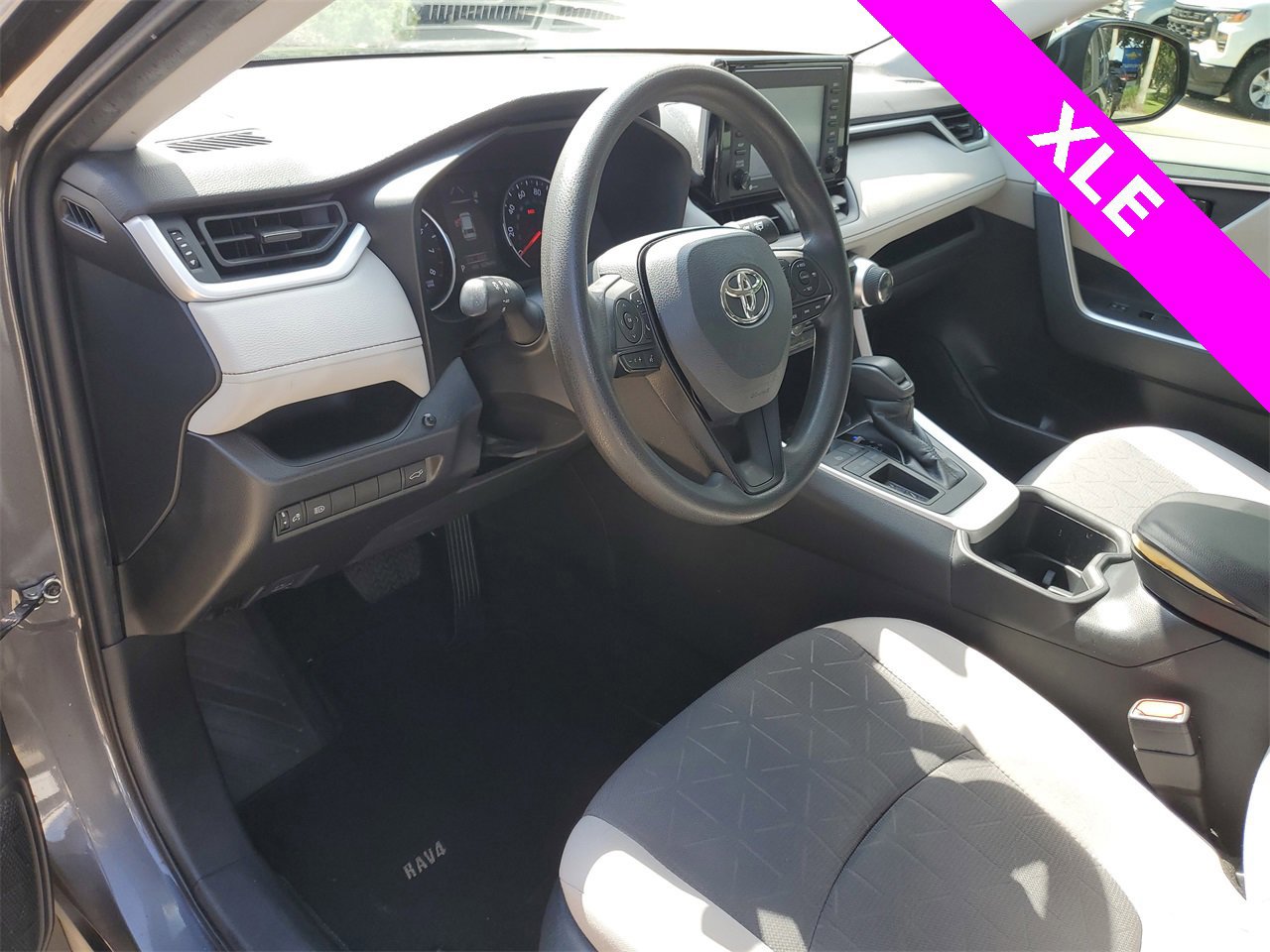 Used 2022 Toyota RAV4 XLE image 16