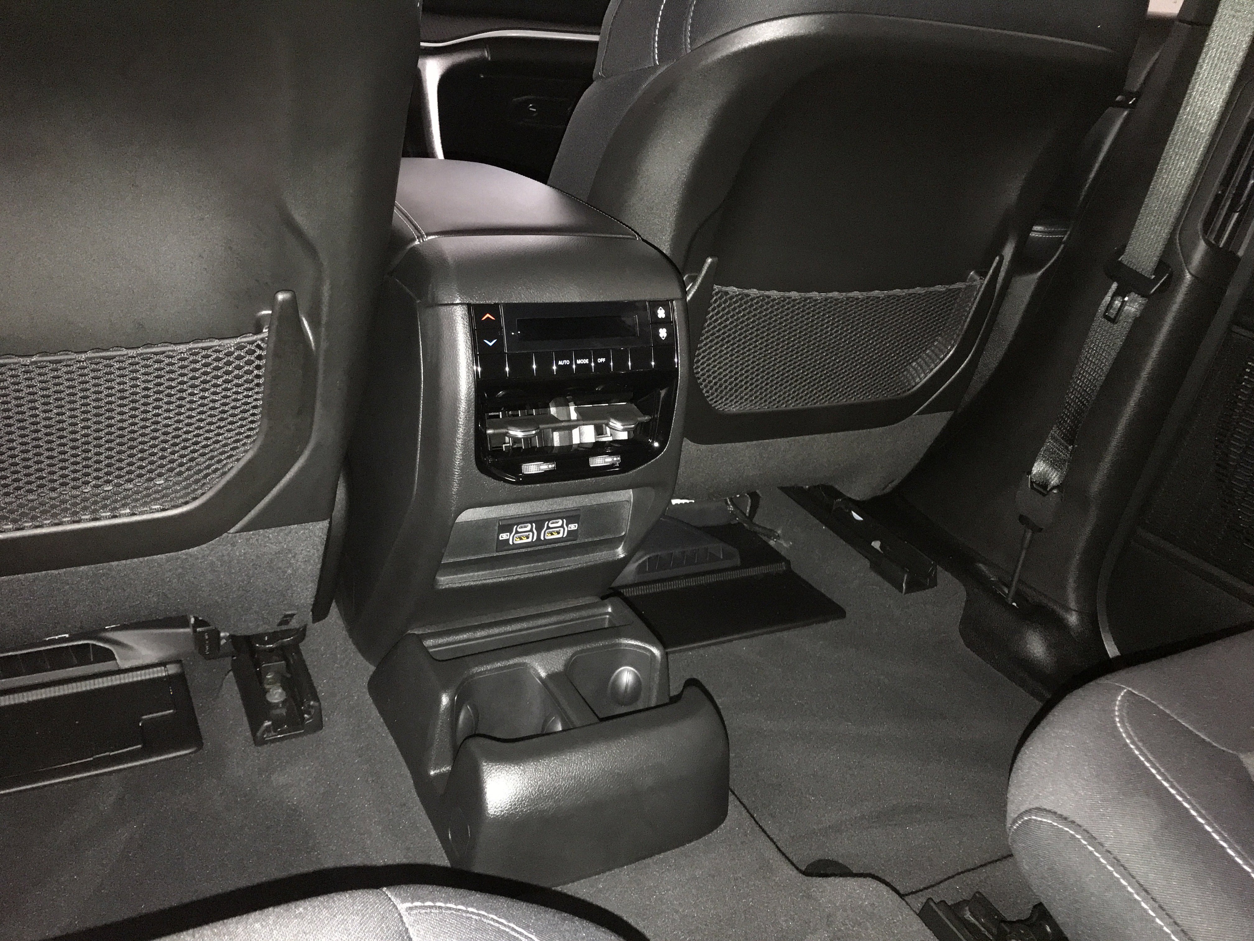 Used 2025 Jeep Grand Cherokee L Laredo w/ Trailer Tow Package AWD/4WD image 18