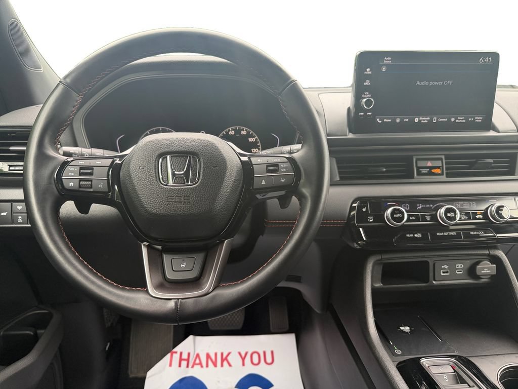 Used 2025 Honda Pilot TrailSport image 10