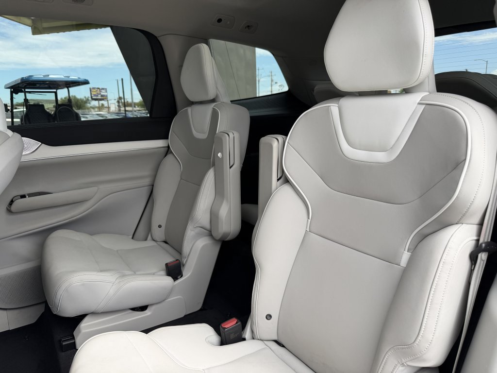 Used 2025 Volvo EX90 Ultra AWD/4WD image 36