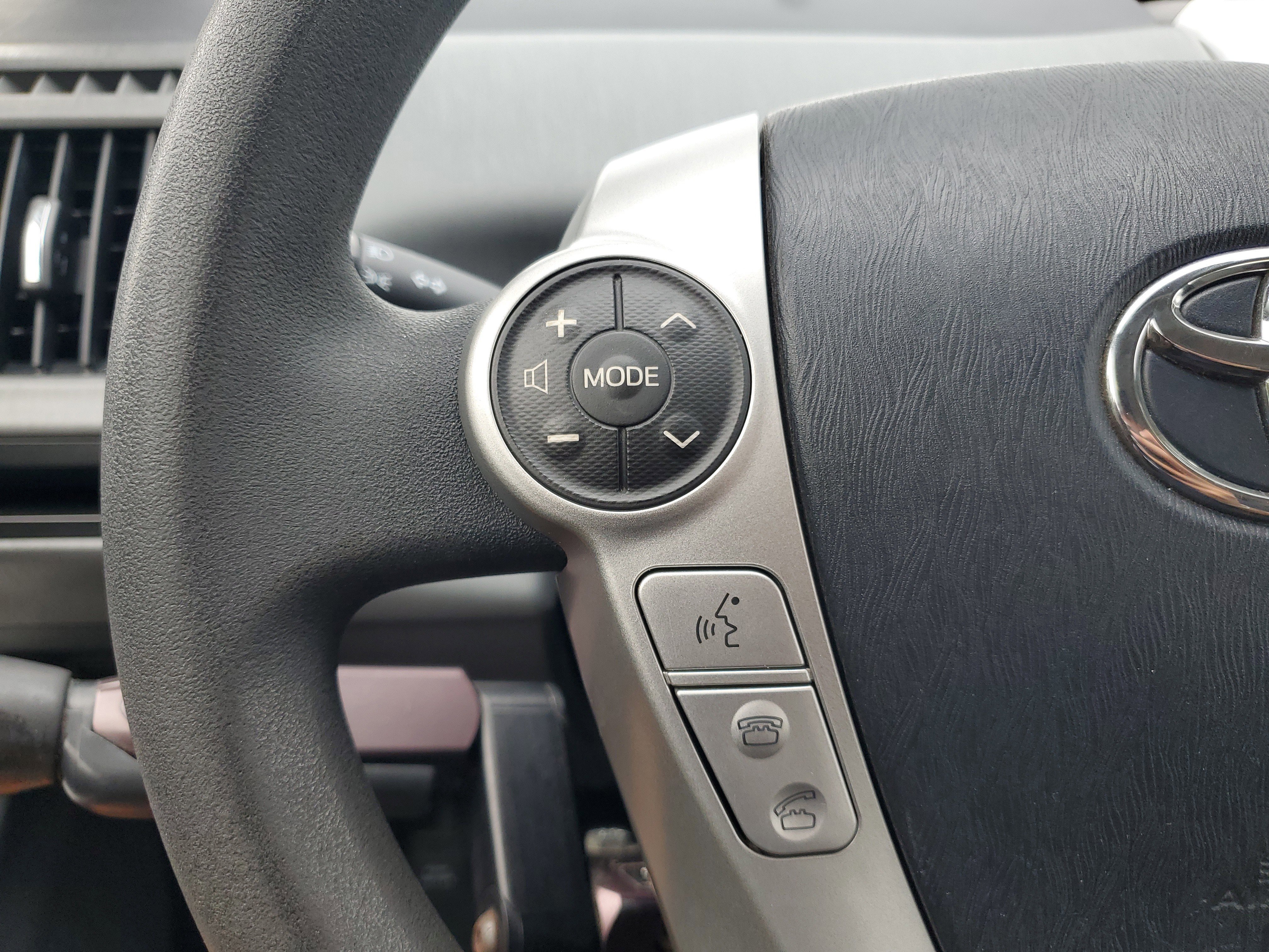 Used 2014 Toyota Prius V Two image 22