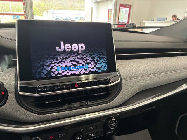 Certified 2024 Jeep Compass Latitude AWD/4WD image 38