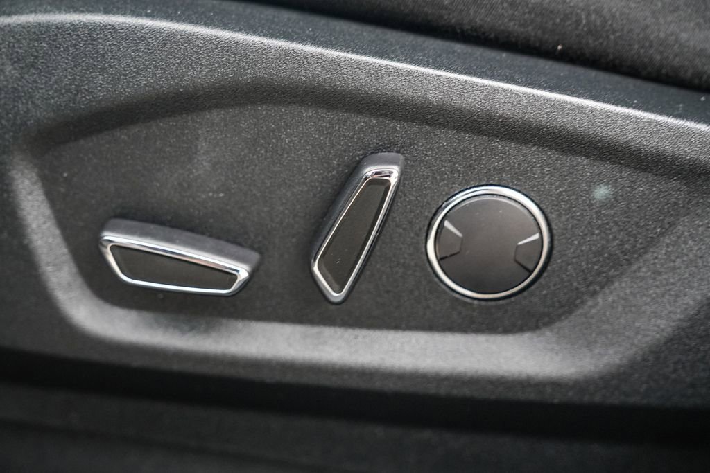 Used 2018 Ford Edge SEL image 24