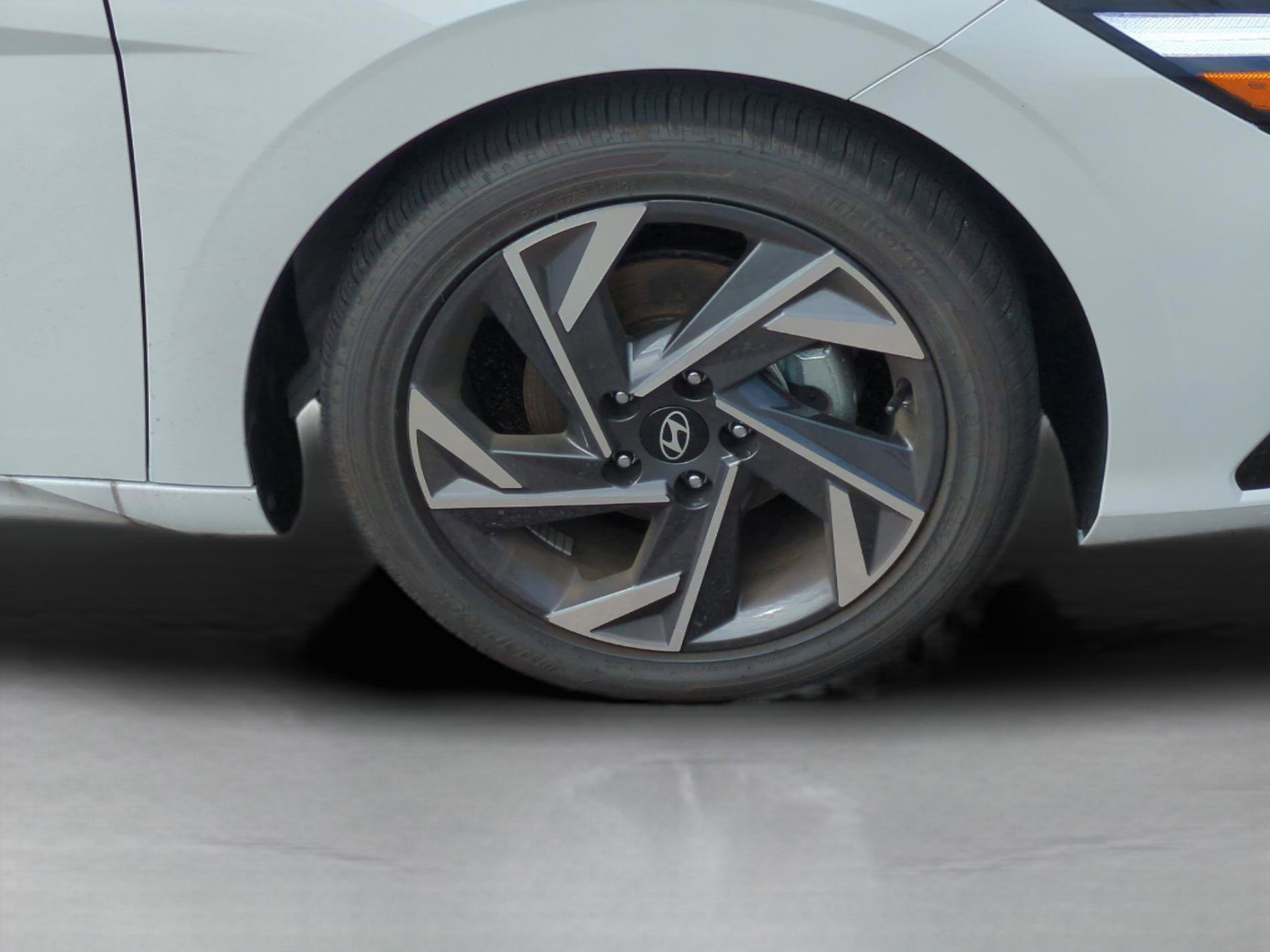 New 2025 Hyundai Elantra SEL image 11